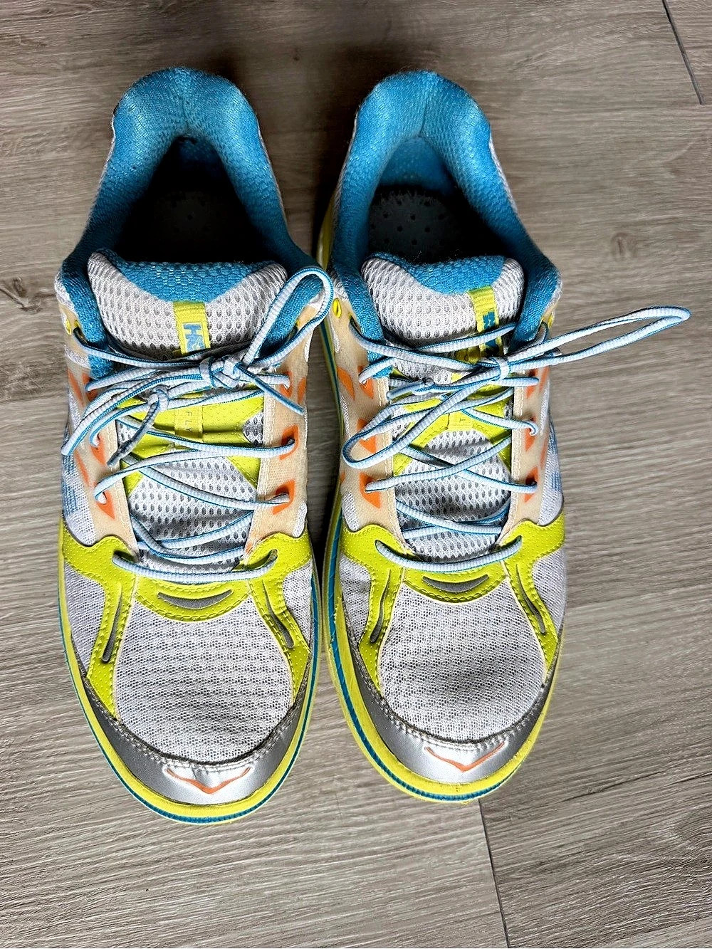 HOKA One One Bondi B Men’s Size 11 Silver Yellow Blue Sneakers
No insole